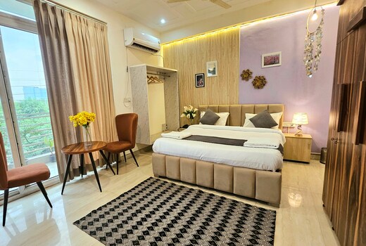 Moksh Hotel