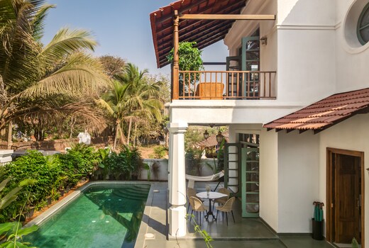 Villa Fado by Blue Kite-4BHK Villa with Pvt Pool, Patio, Balcony & Caretaker,12 mins to Anjuna Beach