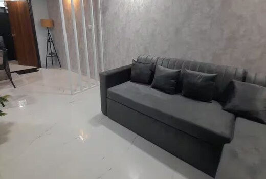 1 BHK Entire Apt near Airport with Balcony