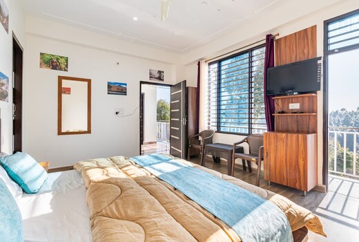 Sharry Homestay A Beautiful Scenic Mountain and Sunset view