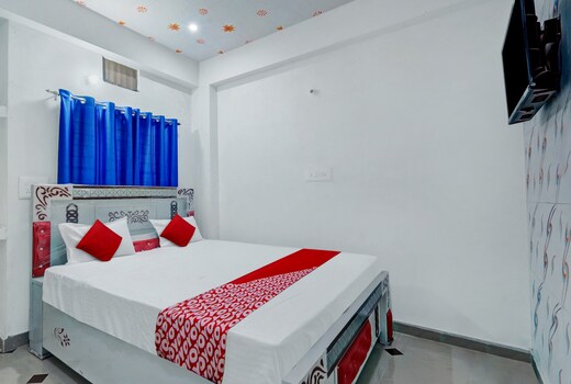 Hotel O S Square Guest House