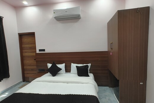 HOTEL SAVITRI PALACE