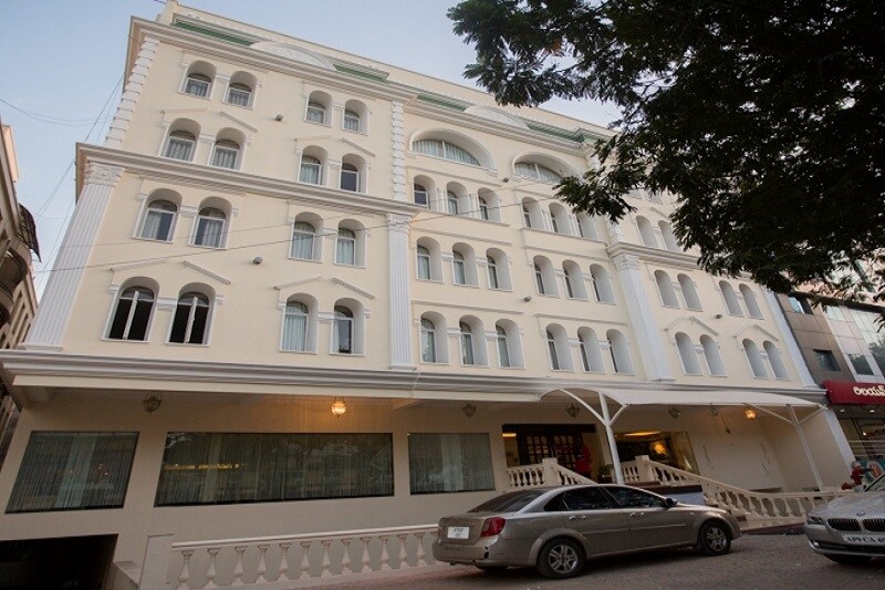 Royal Reve Hotel