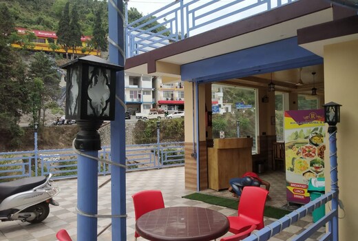 Royal Arch Hotel & Restaurant