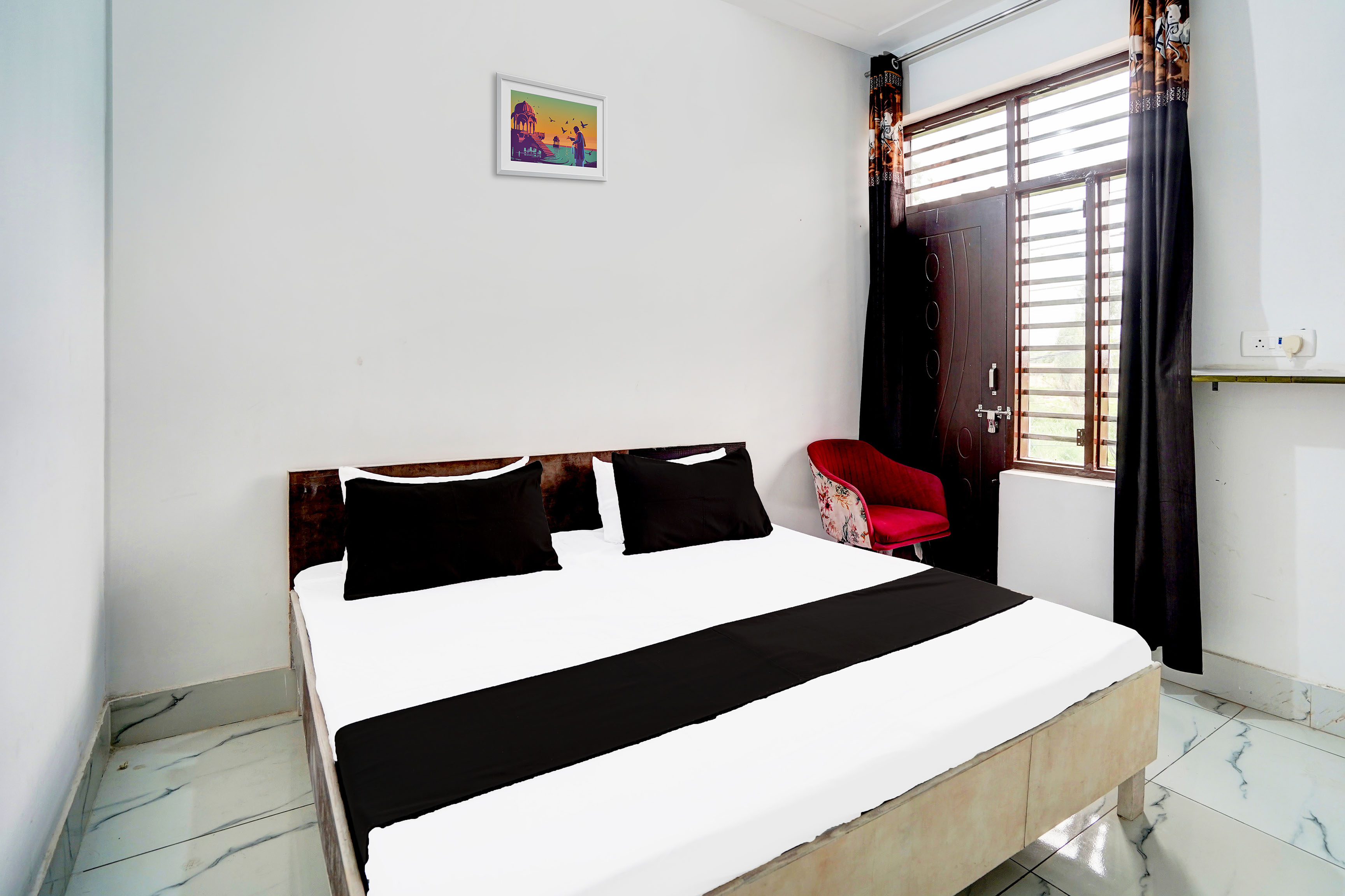 Hotel O Eat Out Cafe & Rooms