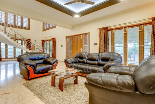 Royal Stay Villa | Rooms & Kitchen