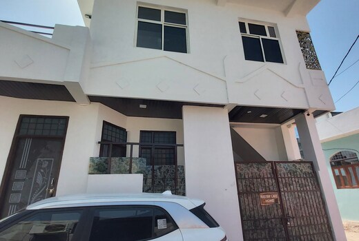 LAKE HAUS HOME STAY