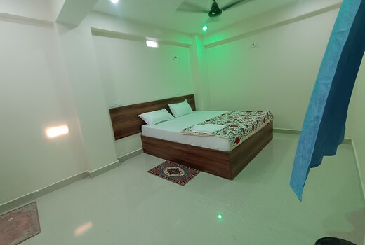 HOTEL RAJ PALACE