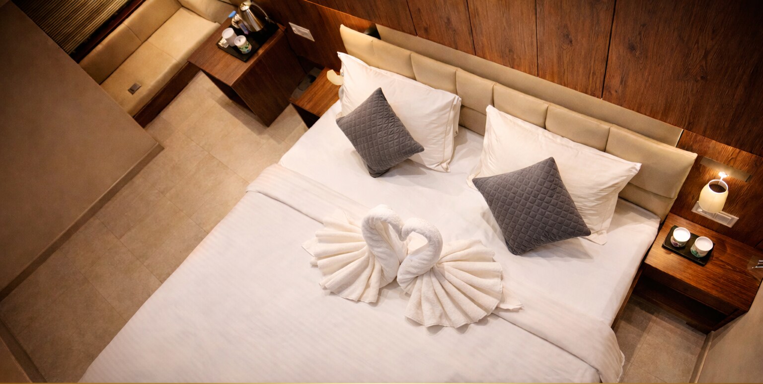 Hotel Regal Crest