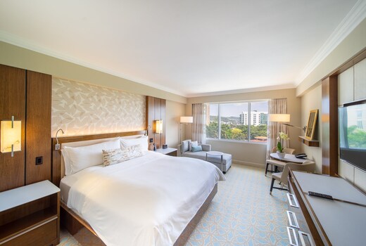 Real InterContinental at Multiplaza Mall