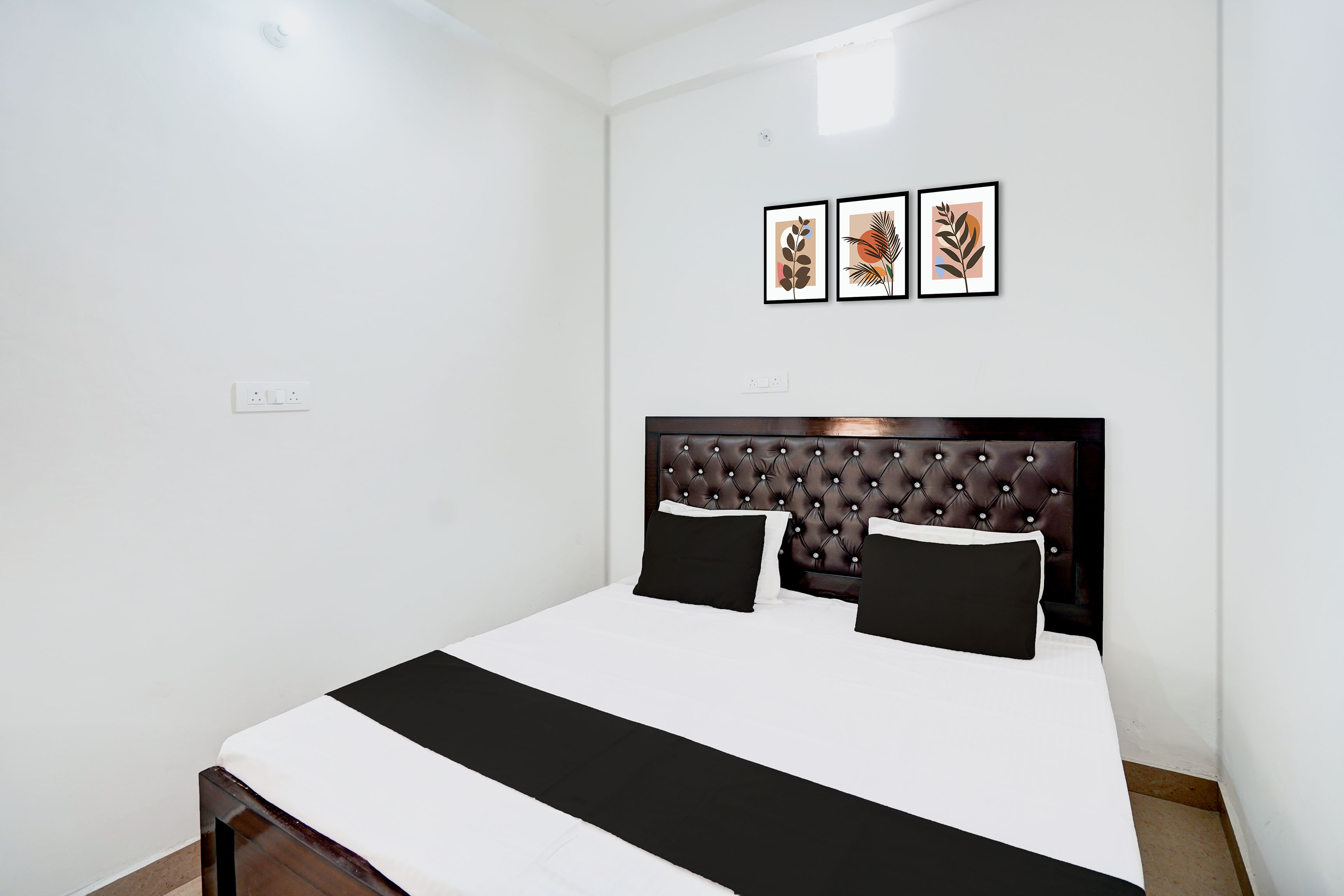 SPOT ON Chauhan Hotel