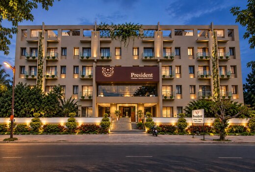 Hotel President Banquet & Lawn