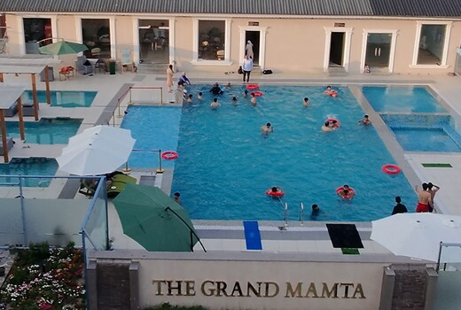 The Grand Mamta (Near Dal Lake)