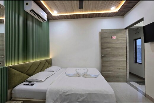 Sanidhya Hotel