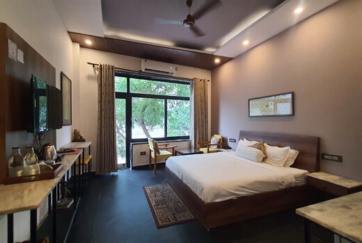 Meeram Ganga, A Heritage Stay by the Ganges