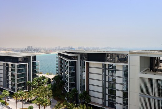 ELIVAAS Curated Suites - High-Floor Lavish 1 Bedroom