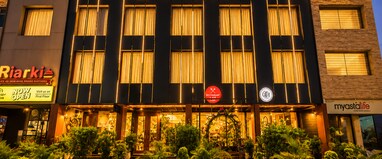 Hotel The Park Gate @ 1 min from Chandigarh Mohali Manali Highway