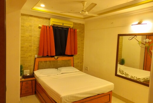 3BHK Flat in Sumangal Vile Parle West