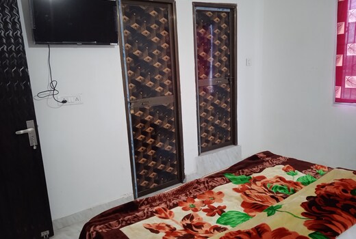 Hotel O Shiv guru guest house