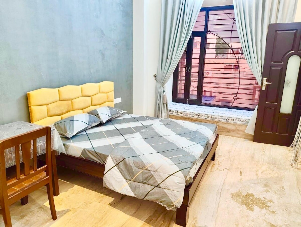 Spacious Luxury 2BHK Villa w Private Patio