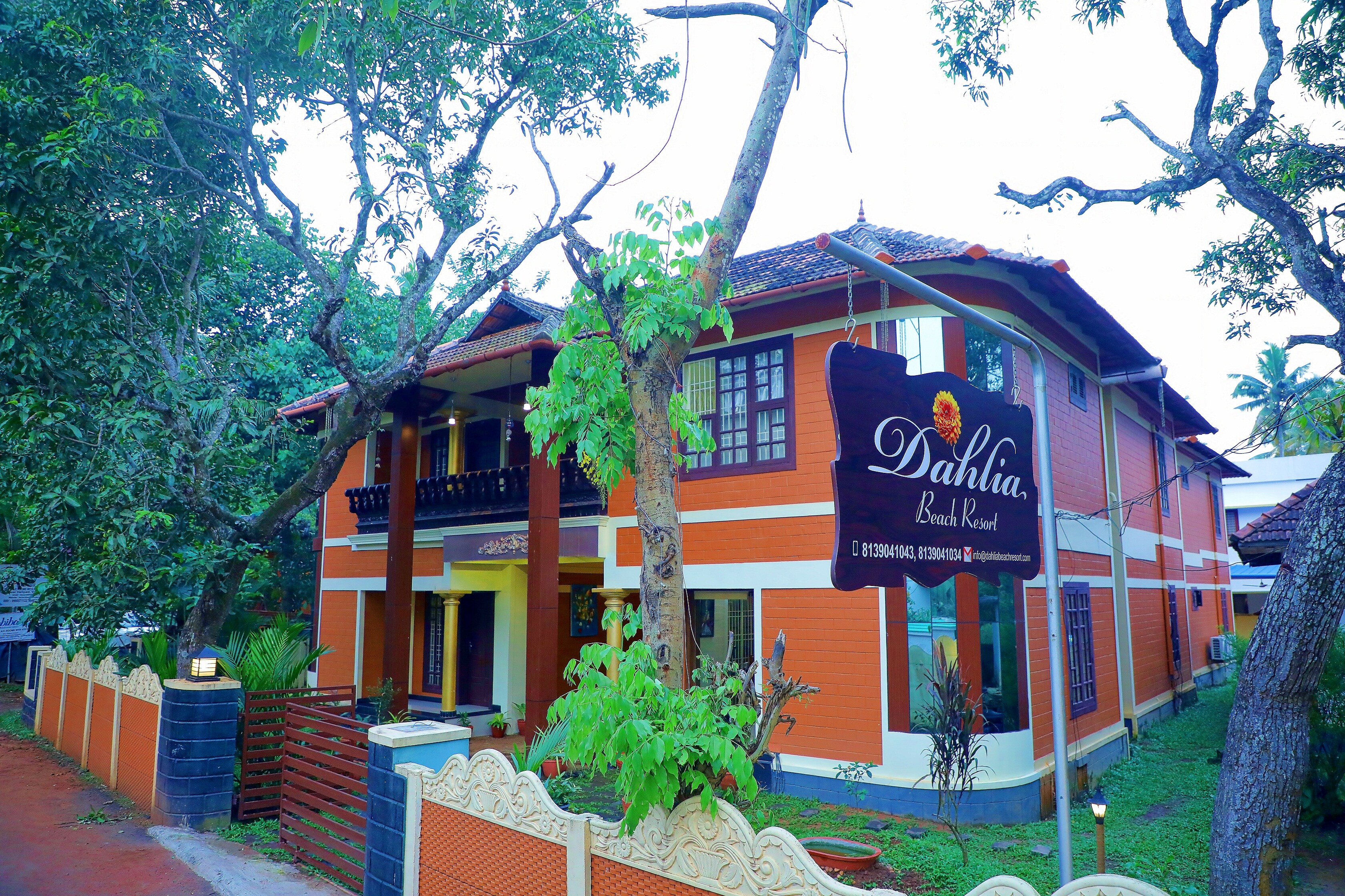 Dahlia Beach Resort