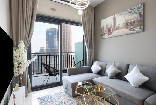ELIVAAS Curated Canalfront Gem 1BR in Zada Tower