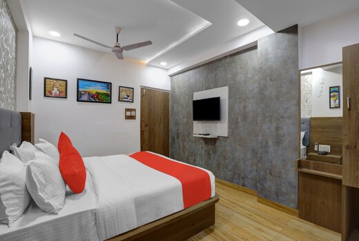 Hotel O R S Palace