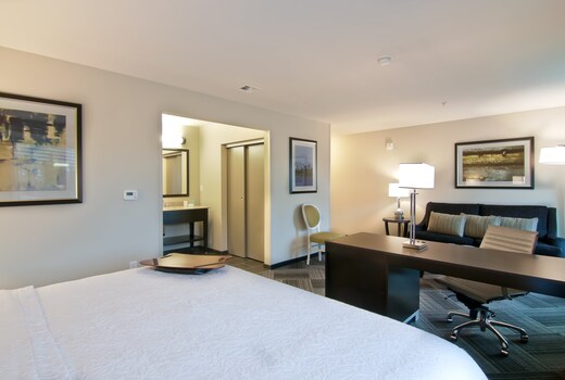 Hampton Inn & Suites Bellevue Downtown-Seattle, WA