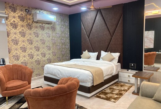HOTEL RASHMI GRAND