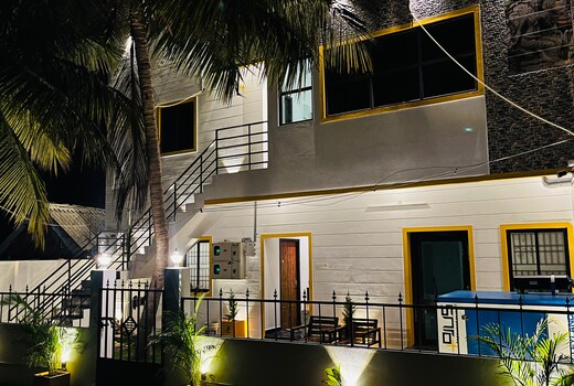 THE HOTEL AT EDEN BEACH PONDY