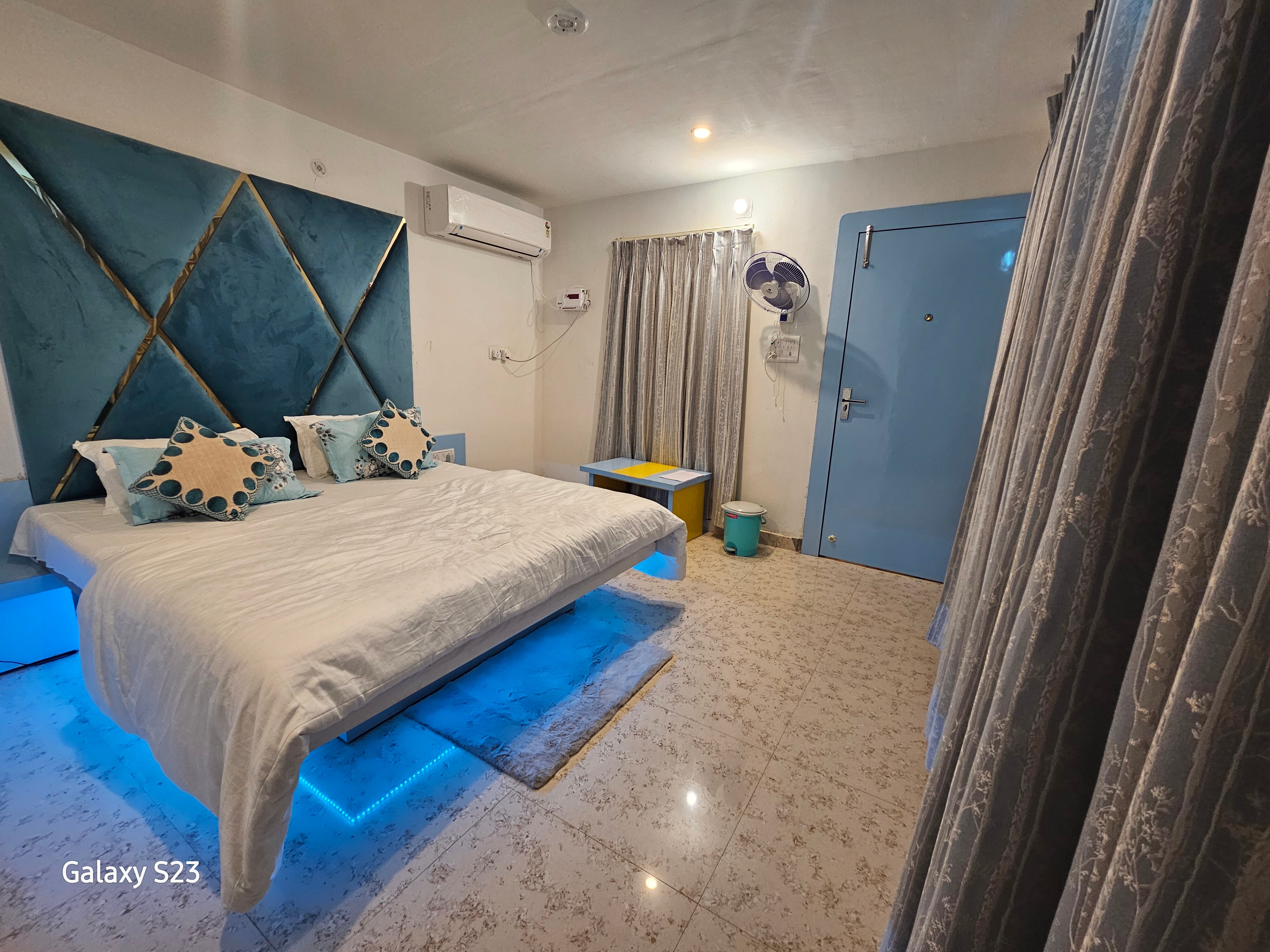Hotel Sunset 300m from Raja Ram Temple