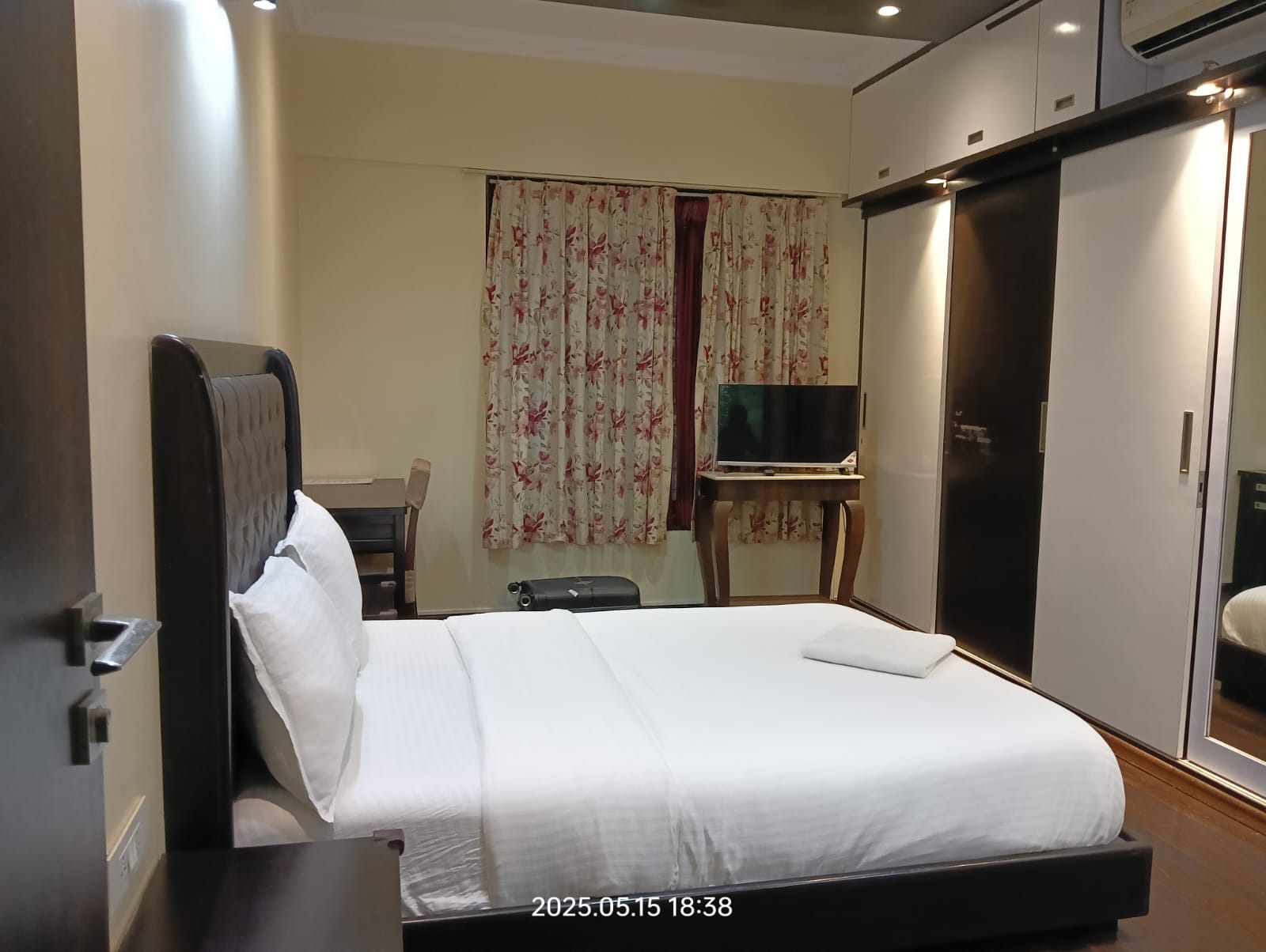 Balaji apartment 1 crystal bay Kalyani Nagar
