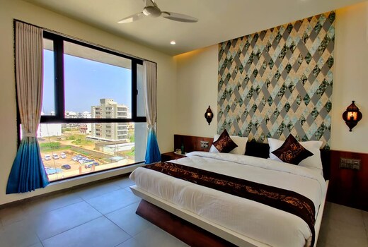The White Flora Hotel