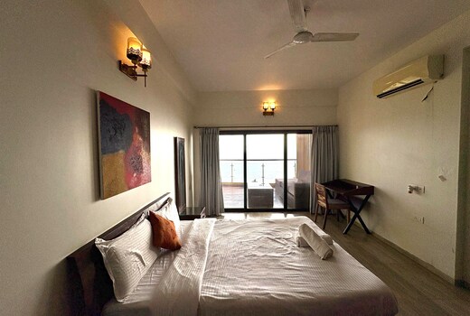 Sea-Facing Cozy 2BHK Apartment w/ pool in Panjim - E301