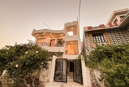 Bagol Niwas Homestay |Dorms & Rooms|