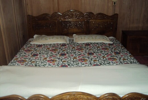 Shaheen Houseboats