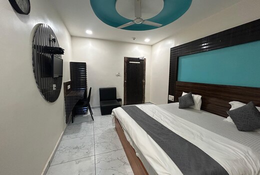 Hotel Mukund Inn SG Highway