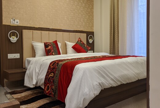 Hotel Shri Dhara Heaven at Godowlia