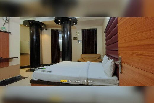 Dedicated Service Apartment With Pool Near Airport