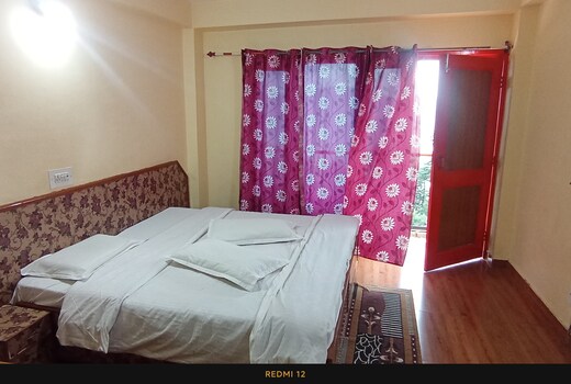 Hotel hill view patnitop guest house