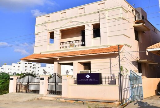 Hotel Purple House