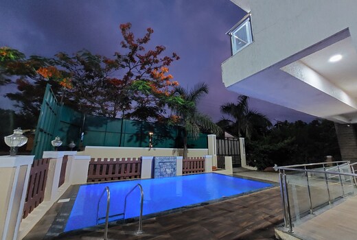 LEISURE VILLA