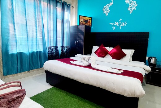 Hotel Ananta Stays