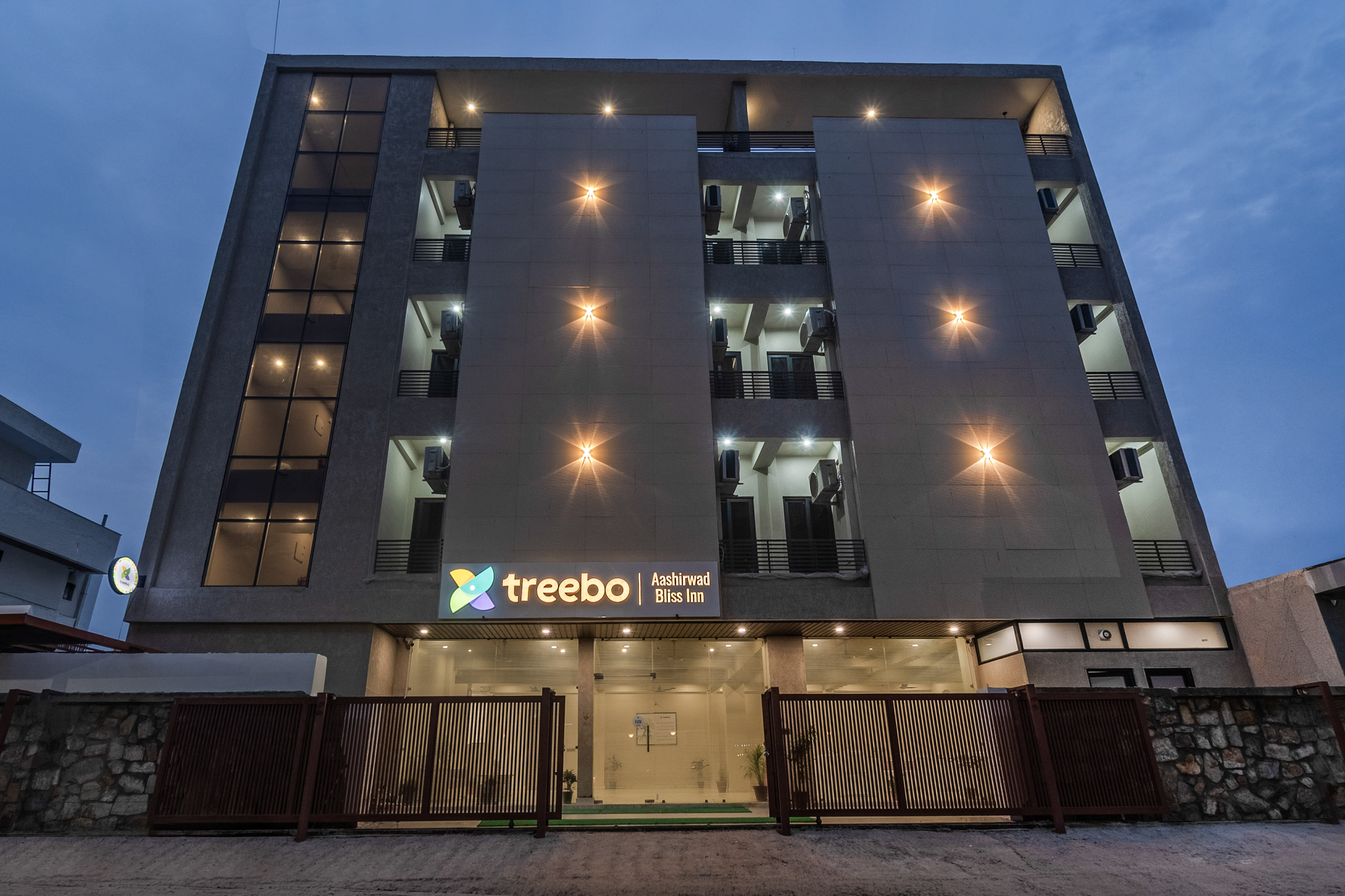 Treebo Aashirwad Bliss Inn With Swimming Pool