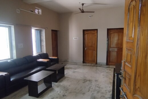 Cozy Cove Homestay | Entire 3BHK Homestay In The Heart Of City