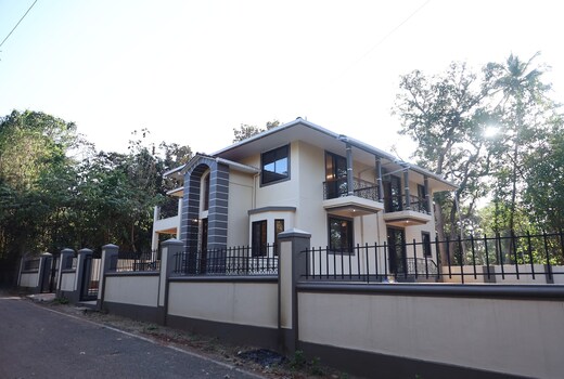 6BHK Palatial Ind Villa 12 min Drive To Beach