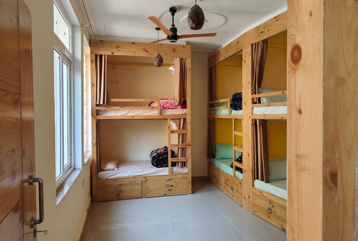 Solo Nari Backpackers Rishikesh