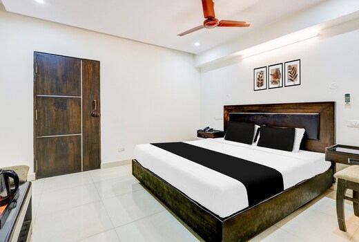Super OYO Townhouse Gajuwaka Centre