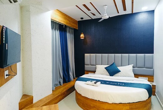 Earth Hotel