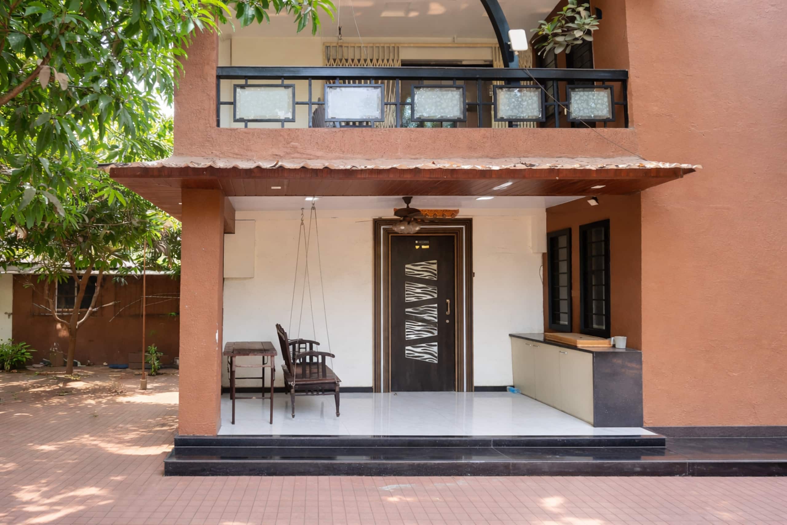 Spacious 4BHK Getaway with Round Pool